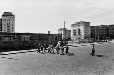 1956 an der Stalinallee (aus Arno Fischers &raquo;Situation
Berl...
