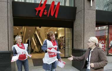 Warnstreik 2007 im Einzelhandel, hier bei H&amp; M in
D&uuml;sse...