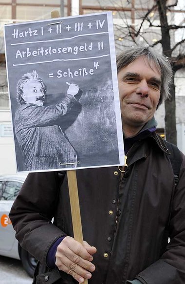 Protest am 9. Februar vor dem Bundesverfassungsgericht in
Karlsr...