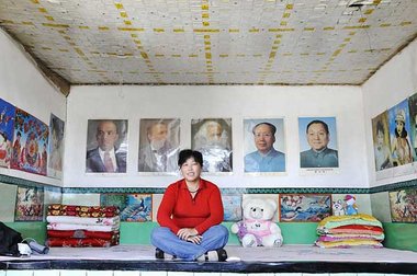 Yin Yuzhen im Gästehaus ihrer ökologischen Farm: Blühendes Land,...