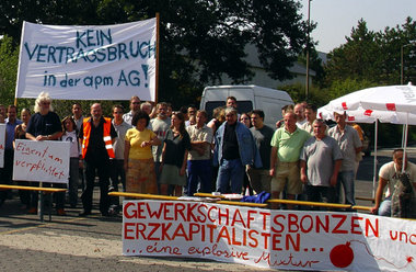 Seit Dienstag im Streik: Mitarbeiter von apm in Darmstadt