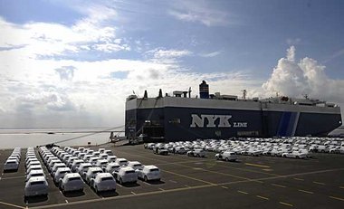 Bereit für den Export: Audis im Emdener Hafen Bereit für den Export: Audis im Emdener Hafen