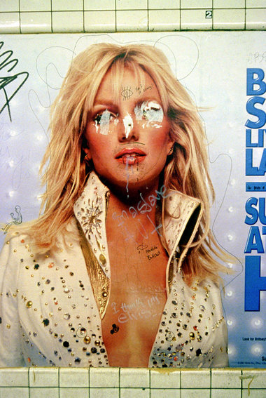 Schönheit vergeht: Britney Spears als Opfer kollektiven Mißbrauc...