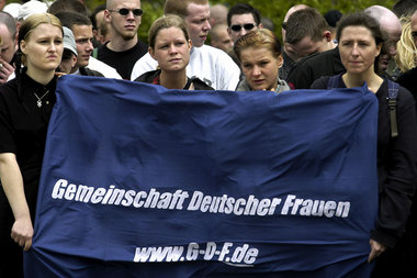 Neonazifrauen suchen Kaderschmiede