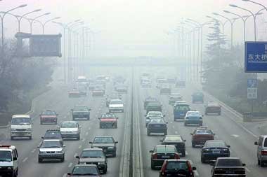 Dicke Luft in Peking. Die zunehmende Motorisierung
gefährde... Dicke Luft in Peking. Die zunehmende Motorisierung
gefährde...