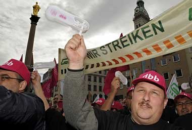 Streik der in der GDL organisierten Bus-, Tram- und
U-Bahn-Fahre... Streik der in der GDL organisierten Bus-, Tram- und
U-Bahn-Fahre...