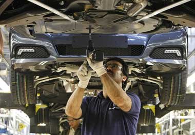 Es gibt wieder was zu schrauben. Daimler-Werk in Stuttgart
Sinde... Es gibt wieder was zu schrauben. Daimler-Werk in Stuttgart
Sinde...