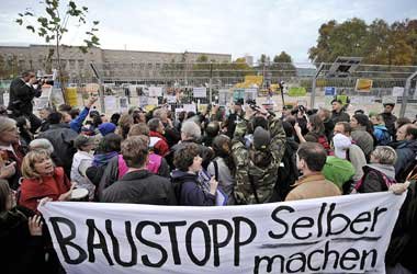 Samstagsprotest vor dem Stuttgarter Kopfbahnhof Samstagsprotest vor dem Stuttgarter Kopfbahnhof