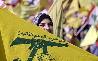 Beirut, 26. Mai 2008: Hisbollah-Flagge auf einer Kundgebung zum
...