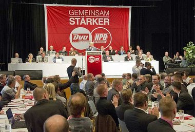 Demonstrative Harmonie: NPD-Parteichef Voigt wirbt f&uuml;r
eine...