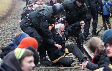 Krieg gegen B&uuml;rger &ndash; nicht nur in Stuttgart, auch im
...