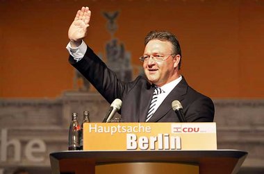 Dieser Mann ist nicht der nette Gebrauchtwarenh&auml;ndler von
n...