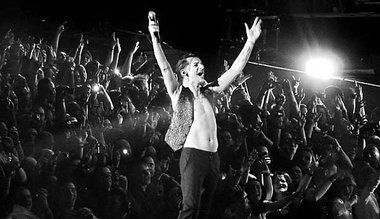 Depeche Mode auf Tour durch das Universum: Hier live in London
i...
