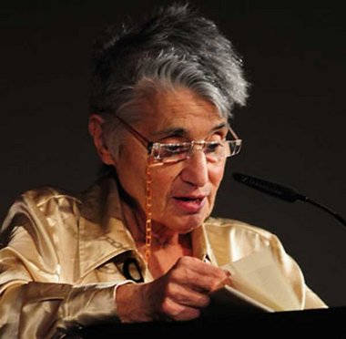 Ruth Klüger bei einer Vorlesung 2008 in Wien Ruth Klüger bei einer Vorlesung 2008 in Wien