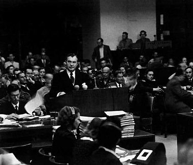 Im Namen der Zivilisation: Robert H. Jackson (1892–1954)
i... Im Namen der Zivilisation: Robert H. Jackson (1892–1954)
i...