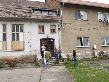 Keine Perspektive – Flüchtlinge in
Gangloffsömme... Keine Perspektive – Flüchtlinge in
Gangloffsömme...