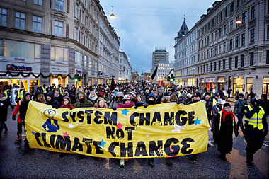 Systemwechsel statt Klimawandel. Demonstration in Kopenhagen im
...
