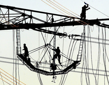 Teuer, aber nicht unbezahlbar: Strommastmontage nahe
Frankfurt/M...