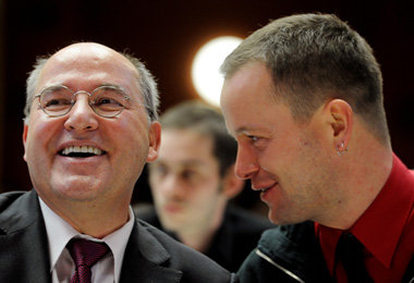 Eitel Sonnenschein: Mit guter Laune will die Linke den
schlechte... Eitel Sonnenschein: Mit guter Laune will die Linke den
schlechte...