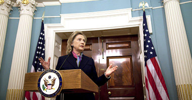 US-Außenministerin Hillary Clinton in Erklärungsnot:
... US-Außenministerin Hillary Clinton in Erklärungsnot:
...