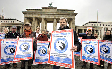 Protestaktion des &amp;raquo;Berliner Wassertischs&amp;laquo; am...