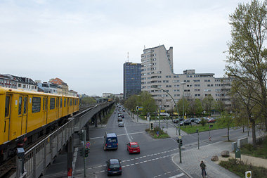 Hochhaus der an einen US-Finanzinvestor verkauften
Wohnungsgesel... Hochhaus der an einen US-Finanzinvestor verkauften
Wohnungsgesel...