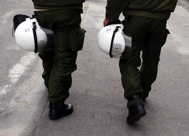 Alles unter Kontrolle! Zur Not mit Hilfe brachialer Polizeigewal...
