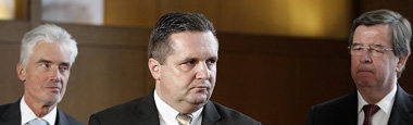 Drei ausgewiesene Atomlobbyisten: Justizminister Ulrich Groll (F...