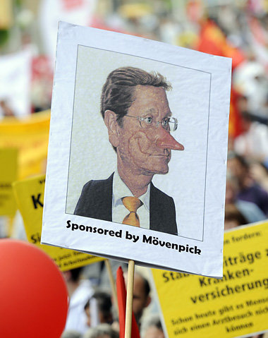 FDP-Chef Guido Westerwelle, karikiert von politischen Gegnern.
P...