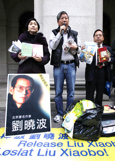 8. Dezember, Hongkong: Ein Jahr nach dem
&raquo;Friedensnobelpre...