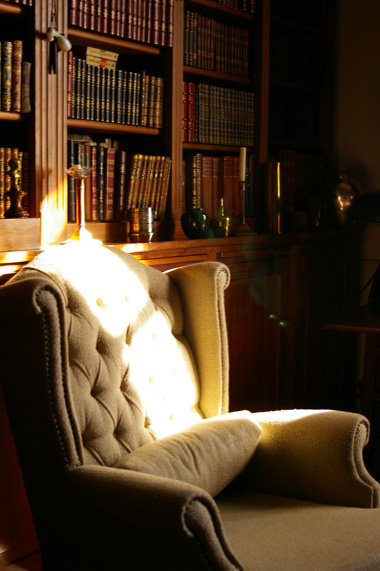 Wohnzimmer eines linken Verlages: Der Sessel steht noch. Aber wo...