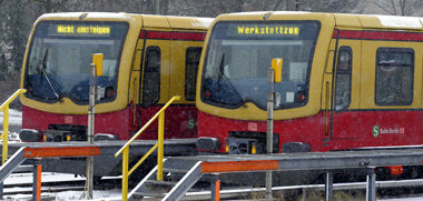 S-Bahn-Züge gibt es in Berlin genug. Nur mit der
Einsatzf&a... S-Bahn-Züge gibt es in Berlin genug. Nur mit der
Einsatzf&a...