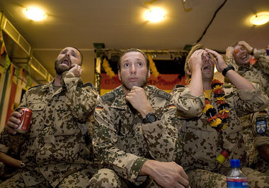 Sitzen wieder in der ersten Reihe: Deutsche Soldaten in Kundus,
... Sitzen wieder in der ersten Reihe: Deutsche Soldaten in Kundus,
...