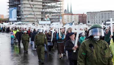 Gef&auml;hrliche Christen &ndash; auf einem Kreuzzug in Berlin
2...