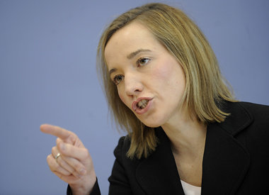 Spiel nicht mit den Schmuddelkindern:
Antiextremismus-Ministerin... Spiel nicht mit den Schmuddelkindern:
Antiextremismus-Ministerin...