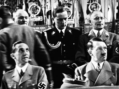 Staatssekretär im Nazi-Propagandaministerium Werner
Naumann... Staatssekretär im Nazi-Propagandaministerium Werner
Naumann...