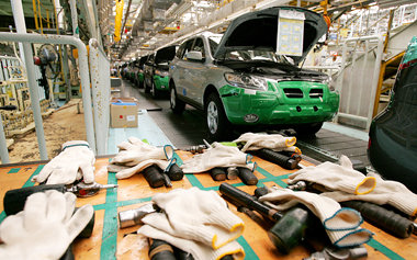 Hauptarterie abgeklemmt: Montageband der Hyundai-Motor-Fabrik
in... Hauptarterie abgeklemmt: Montageband der Hyundai-Motor-Fabrik
in...