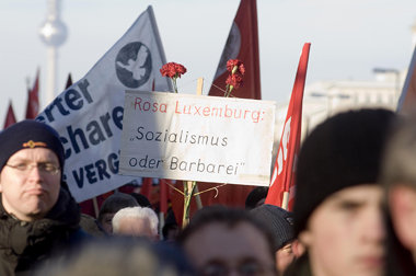 Rosa Luxemburgs Mahnung ist immer noch aktuell: Der
Kapitalismus...