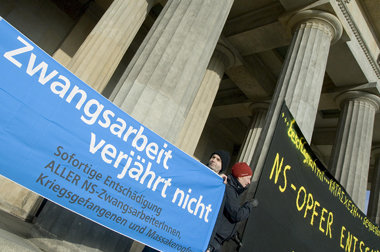 Solidaritätsaktion in Berlin für die
Entschädigun... Solidaritätsaktion in Berlin für die
Entschädigun...