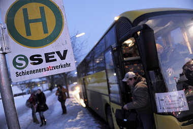 Schienenersatzverkehr gibt es normalerweise wegen Bauarbeiten. I... Schienenersatzverkehr gibt es normalerweise wegen Bauarbeiten. I...