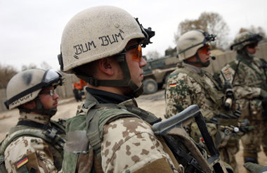 Gefährder in Uniform: Bundeswehrsoldaten in Afghanistan,
n&... Gefährder in Uniform: Bundeswehrsoldaten in Afghanistan,
n&...