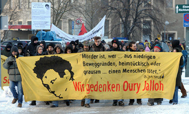 Gedenkdemonstration f&uuml;r Oury Jalloh im Januar 2009 in
Dessa...