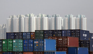 Der Umsatzeinbruch in der Exportwirtschaft drängt zu einer
... Der Umsatzeinbruch in der Exportwirtschaft drängt zu einer
...