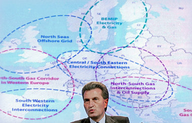 Oettingers Blasen. Der EU-Energiekommissar will Br&uuml;ssels
F&...