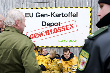 Protest gegen Amflora-Saatgutlager in B&uuml;tow im April
2010