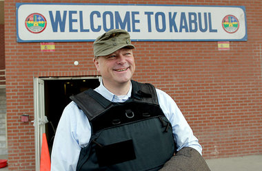 Hauptmann der Reserve und Entwicklungshilfeminister Dirk Niebel
... Hauptmann der Reserve und Entwicklungshilfeminister Dirk Niebel
...