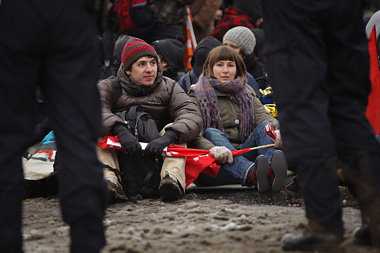 Sitzen bleiben gegen rechts (Dresden, 13. Februar 2010)