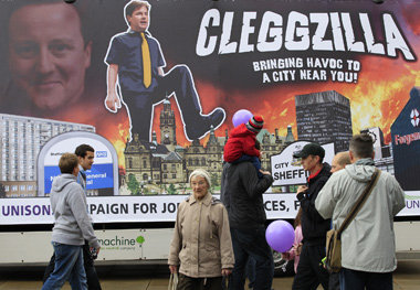 »Cleggzilla« (Vizepremier Nick Clegg) bringt
Verw&uu... »Cleggzilla« (Vizepremier Nick Clegg) bringt
Verw&uu...
