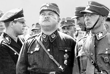 Ernst Röhm (Mitte) bekommt in Berlin kein Denkmal