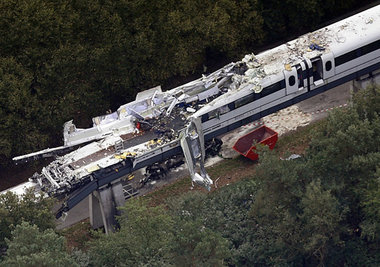 Die bei einem Unfall am Freitag zerstörte Magnetschwebebahn. Vor...